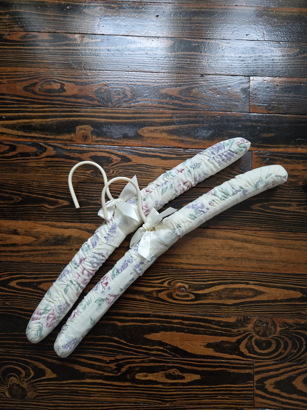 Vintage Cottagecore Floral Padded Hangers | Set of 5 | Satin Bows Shabby Chic - Picture 3 of 9